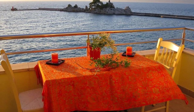 SUNSET Appt SEAFRONT - UNIQUE with STUNNING VIEWS