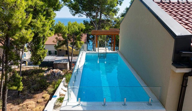 Sunset Luxury Beach Apartment - Private Pool