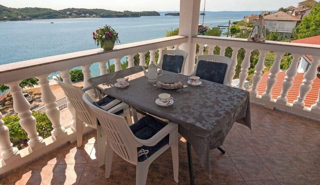 Superior Two Bedroom Apartment with Sea View and Terrace in Rab
