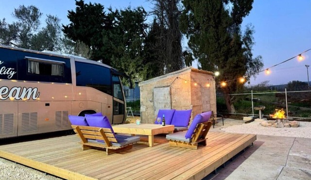 The Daydream Bus Hideaway in Gesher HaZiv