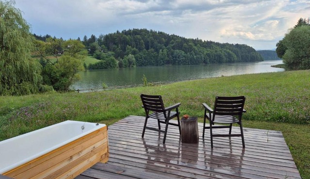 The Lake Window Eco Cabin by the Lake in Škofja Vas