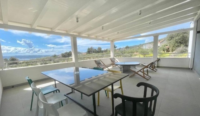 Three bedroom apartment with terrace and sea view Kaštel Novi, Kaštela (A-21079-a) in Kaštel Novi