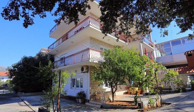 Three bedroom apartment with terrace and sea view Seget Vranjica, Trogir (A-12760-d)