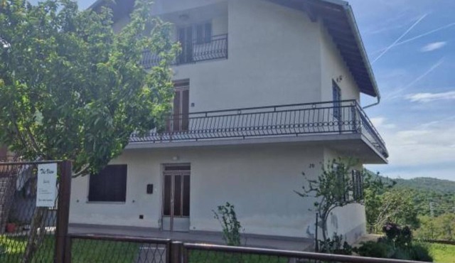 Three Bedroom Apartment With Balcony And Sea View in Karlobag