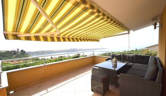 Three bedroom apartment with a swimming pool Omišalj, Krk (A-20617-b)