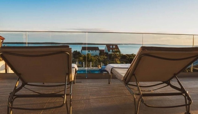 Three bedroom apartment with terrace Mandre, Pag (A-24196-d) in Kolan