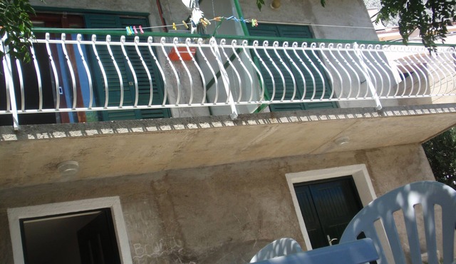 Three bedroom apartment with balcony and sea view Mimice, Omiš (A-23074-a) in Mimice