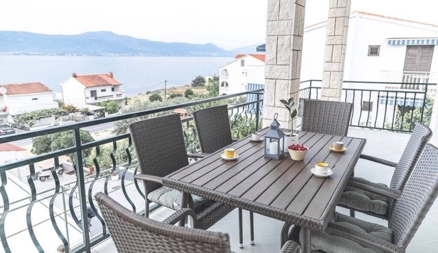 Three bedroom apartment with terrace and sea view Slatine, Čiovo (A-9433-c) in Slatine