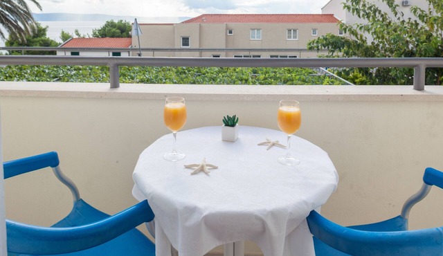 Three bedroom apartment near beach Tučepi, Makarska (A-2677-b)