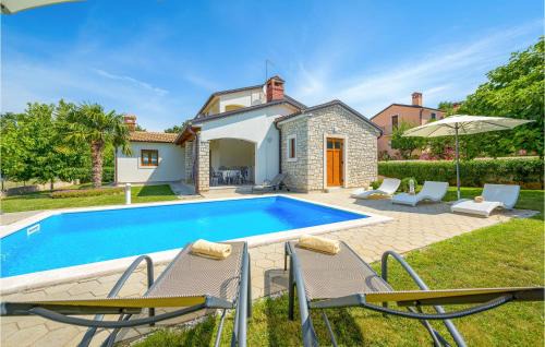 Three-Bedroom Holiday Home In Kmacici