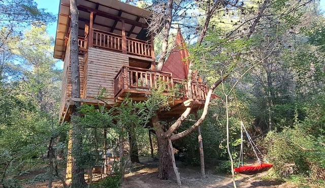 TreeHouses Ljubač Glamping Robinson