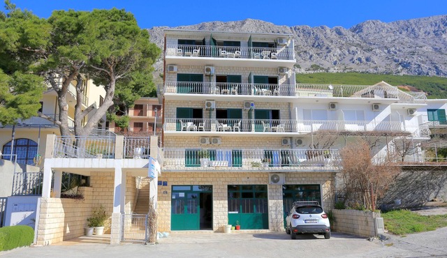 Two bedroom apartment with balcony and sea view Lokva Rogoznica, Omiš (A-18211-a)