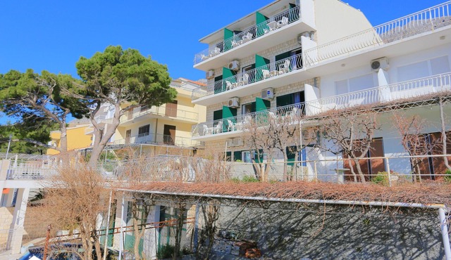 Two bedroom apartment with balcony and sea view Lokva Rogoznica, Omiš (A-18211-b)