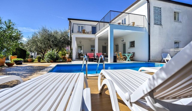 Two bedroom apartment with a swimming pool Zambratija, Umag (A-27215-b) in Zambratija