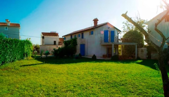 Two Bedroom Apartment with Terrace and Garden