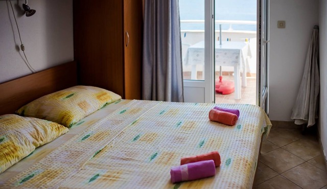 Two bedroom apartment near beach Drašnice, Makarska (A-20243-h)