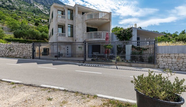 Two bedroom apartment with balcony and sea view Drašnice, Makarska (A-22517-b)