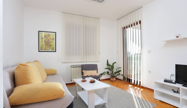 Two bedroom apartment with terrace Makarska (A-5984-a)