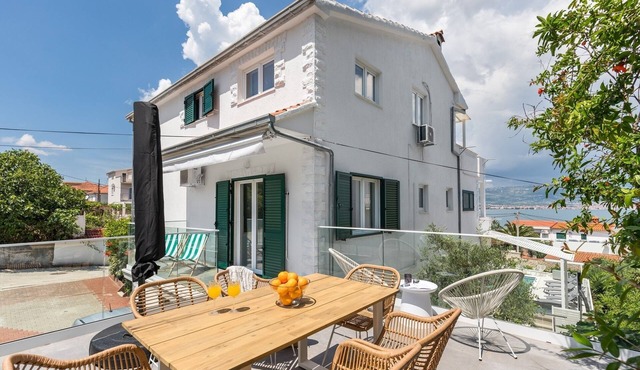 Two bedroom apartment with a swimming pool Arbanija, Čiovo (A-25090-b) in Slatine