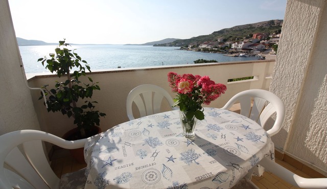 Two bedroom apartment near beach Metajna, Pag (A-6486-b)