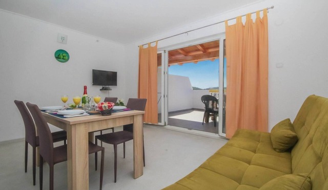 Two bedroom apartment in Dalmatia in Jezera