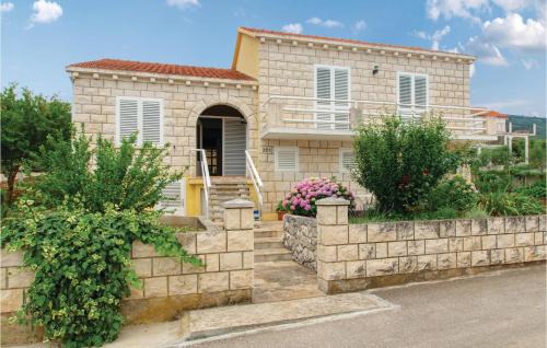 Two-Bedroom Apartment In Racisce in Račišće