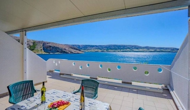 Two bedroom apartment near beach Metajna, Pag (A-6289-a)