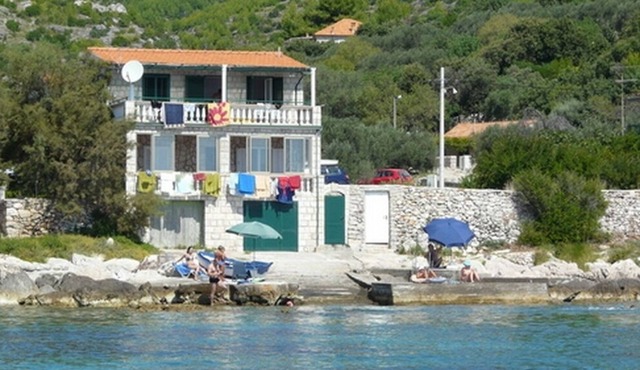 Two bedroom apartment near beach Prižba, Korčula (A-14940-a)