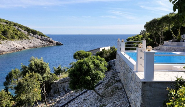 Two bedroom apartment with a swimming pool by the beach Cove Rasohatica, Korčula (A-9699-a)