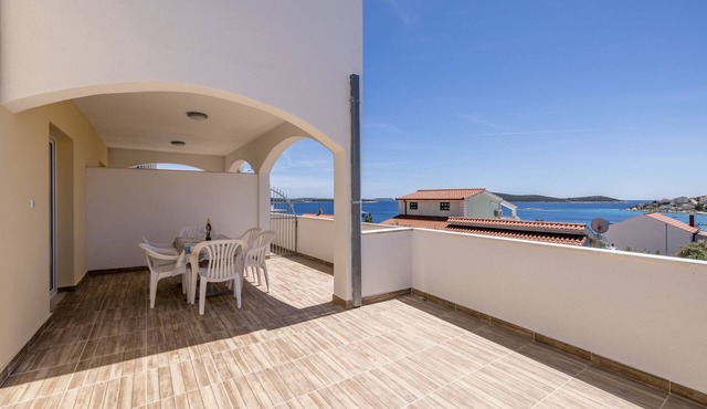 Two bedroom apartment with a swimming pool Sevid, Trogir (A-21163-a)