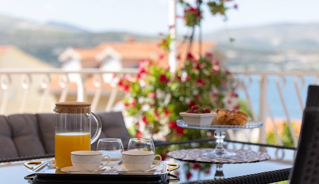 Two bedroom apartment with terrace and sea view Mastrinka, Čiovo (A-21601-a)