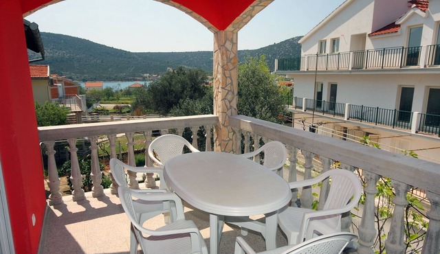 Two bedroom apartment with terrace and sea view Vinišće, Trogir (A-4886-a) in Vinišce