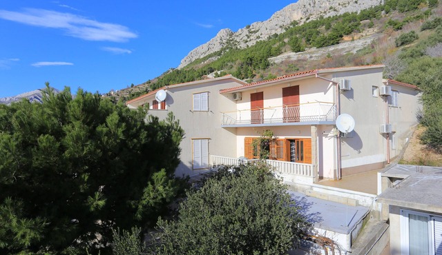 Two bedroom apartment with balcony Brela, Makarska (A-18495-c)