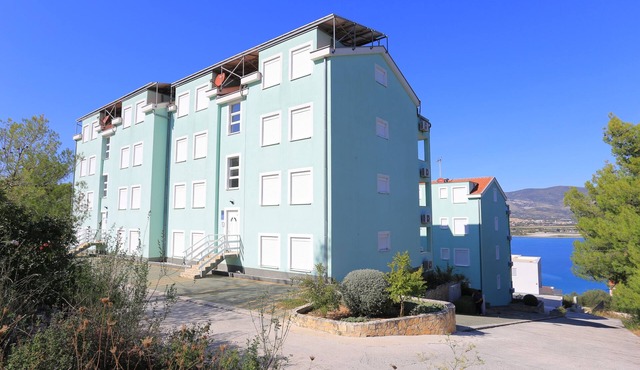 Two bedroom apartment with a swimming pool Mastrinka, Čiovo (A-11717-b) in Trogir