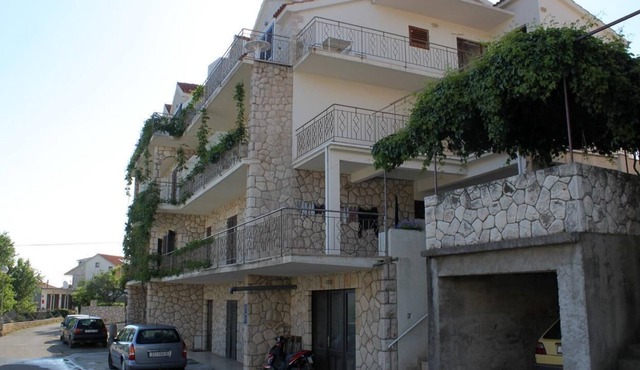 Two bedroom apartment with balcony and sea view Jelsa, Hvar (A-8765-d) in Jelsa