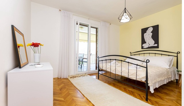 Two bedroom apartment with terrace and sea view Omiš (A-20787-b) in Omiš