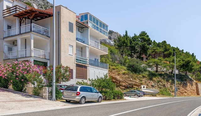 Two Bedroom Apartment with Terrace and Sea View in Omis