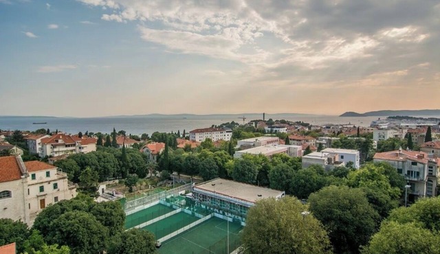 Two bedroom apartment with stunning sea view