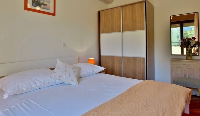 Two bedroom apartment with balcony and sea view Supetarska Draga - Donja, Rab (A-4954-a)