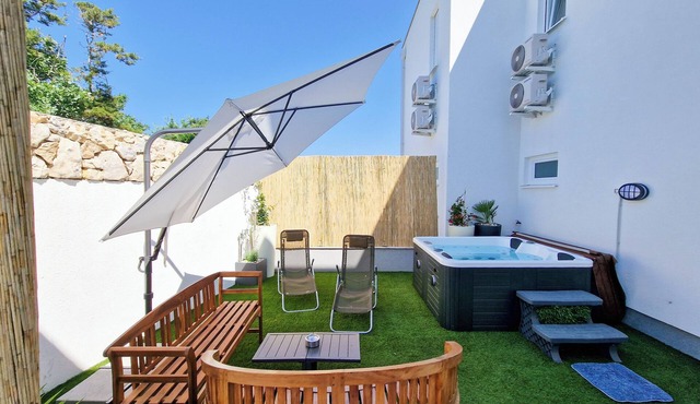 Two-bedroom family rooms Villa Aisha with private jacuzzi