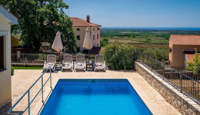 Unique villa with saltwater pool, panoramic views, bikes, trampoline, table tennis