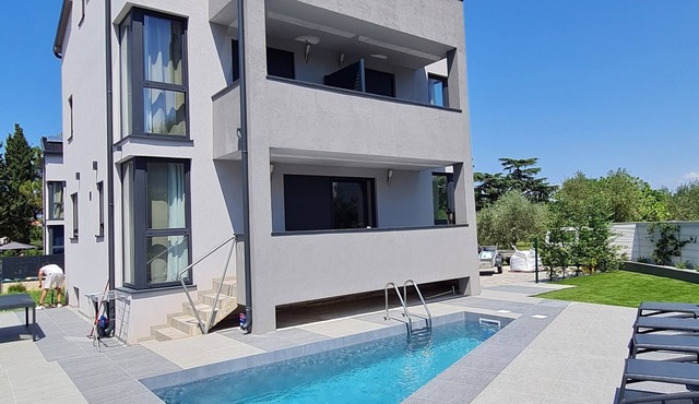 VAL 21, 4-bedroom villa ,200 m from beach, in Funtana ,pool, fitness , sauna,
