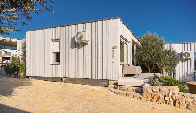 Vanellus Villa 35 Sleeps 4 with Parking in Drage
