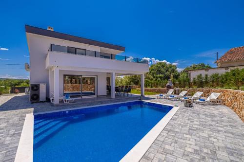 Vila KATHARINA s privatnim bazenom