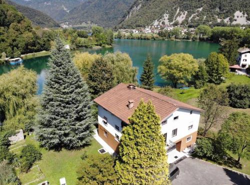 Vila Labod, unique villa at the lake in Tolmin