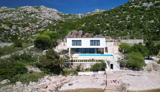 Vila Marita Private Seafront Estate