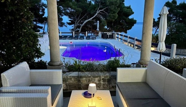 Vila Vera Seafront Superior Apartment for 4 Guests in Sumartin