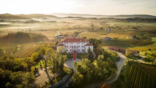 Vila Vipolže - Rooms & J. Suites in Brda