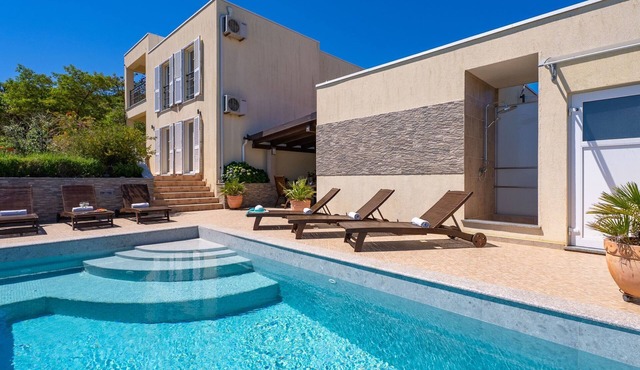 Vila Vita - 200m vom Strand mit beheiztem Pool by Interhome in Donje Selo