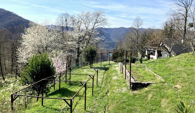 Vilijev Raj, Peaceful Private Cottage with Fully Fenced Garden in Kanal